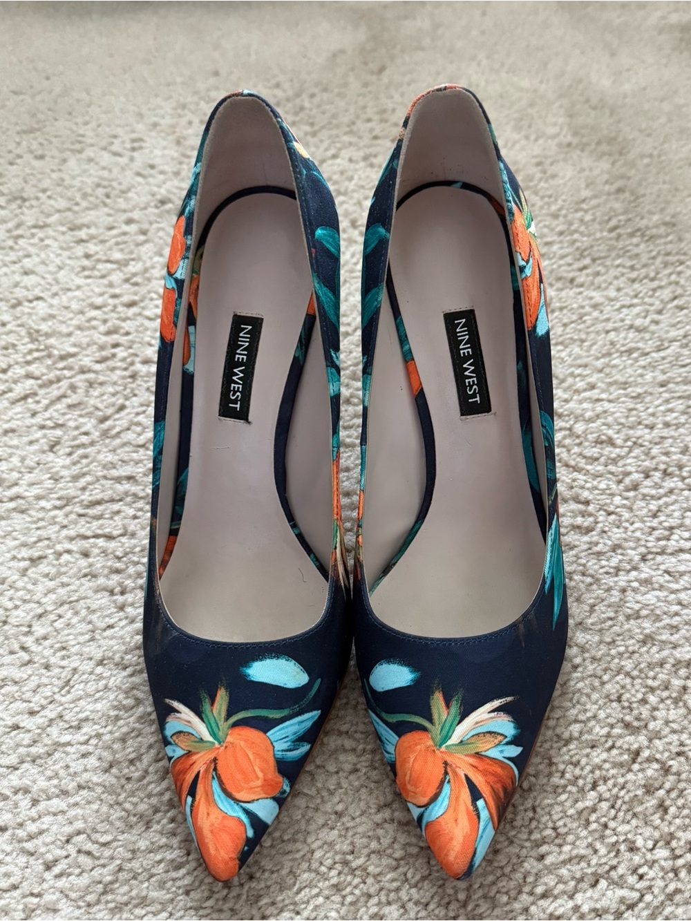 Pre-Owned Navy Floral Nine Wesr Pointed-Toe High Heel Pump - Picture 2 of 6